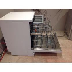 Hotpoint Dishwasher in very good condition, colour - White 2 years old.