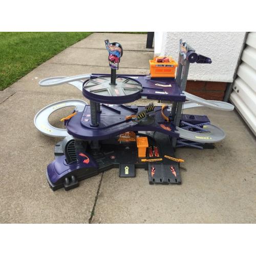 Hot wheels mega garage