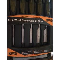 5 Piece Wood Chisel set c/w oil stone