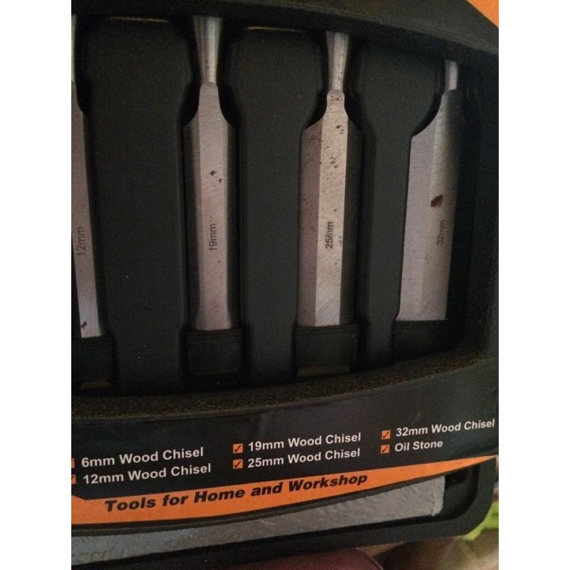 5 Piece Wood Chisel set c/w oil stone