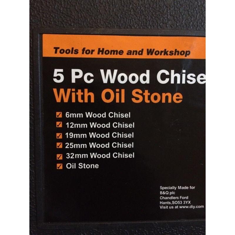 5 Piece Wood Chisel set c/w oil stone