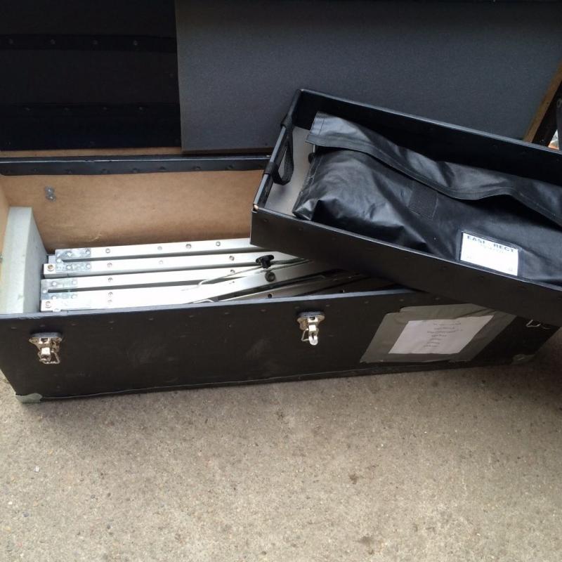 10 foot wide screen with legs and carry box