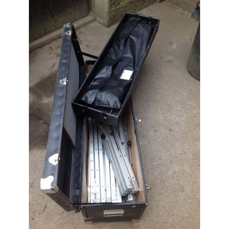10 foot wide screen with legs and carry box