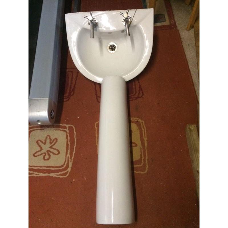 White wash hand basin