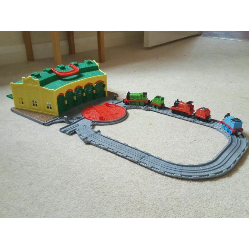 thomas tidmouth shed Playset and trains