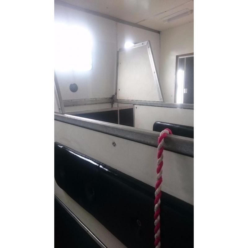 7.5 t horsebox 3 horse & Living 12 months mot