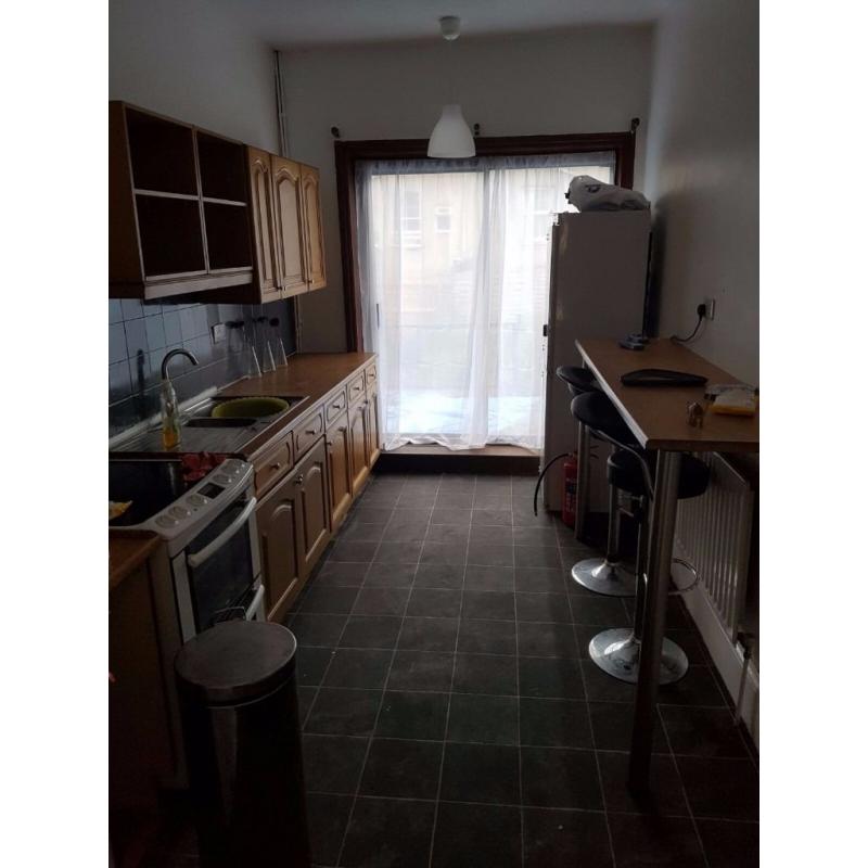 Double room in friendly house share for 3 month let