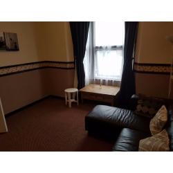 Double room in friendly house share for 3 month let