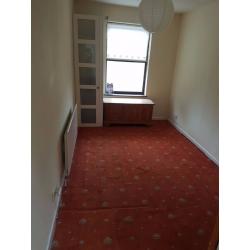 Double room in friendly house share for 3 month let