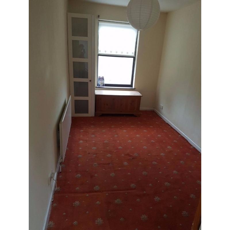 Double room in friendly house share for 3 month let