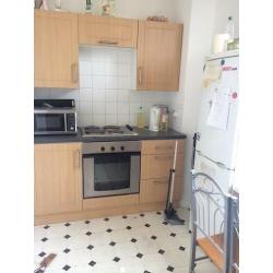 2 ROOMS SAME FLAT ** IS THAT BY ANY CHANCE YOUR HOMEY HOME ? PERFECT LOCATION - ZONE 1 !!