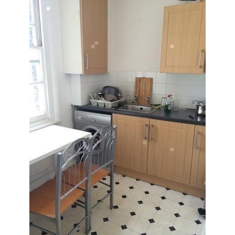 2 ROOMS SAME FLAT ** IS THAT BY ANY CHANCE YOUR HOMEY HOME ? PERFECT LOCATION - ZONE 1 !!