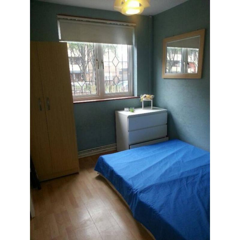 *3 Cheap Rooms Available in Trendy Location!