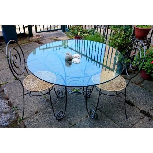 Table and chairs set