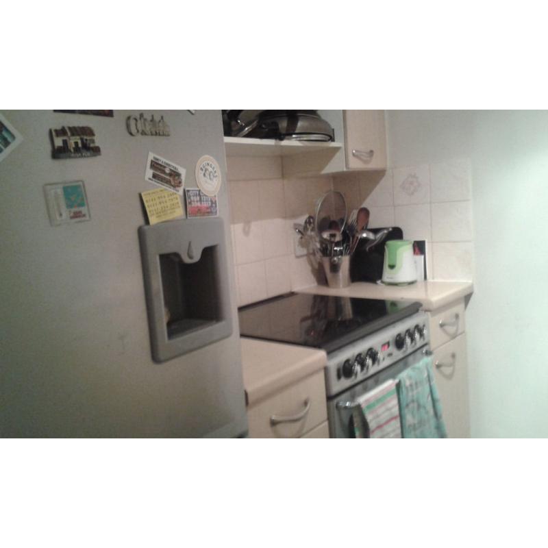 Double room in 2 bed flat, All bills/C.Tax inc. Whiteinch/Thornwood G11