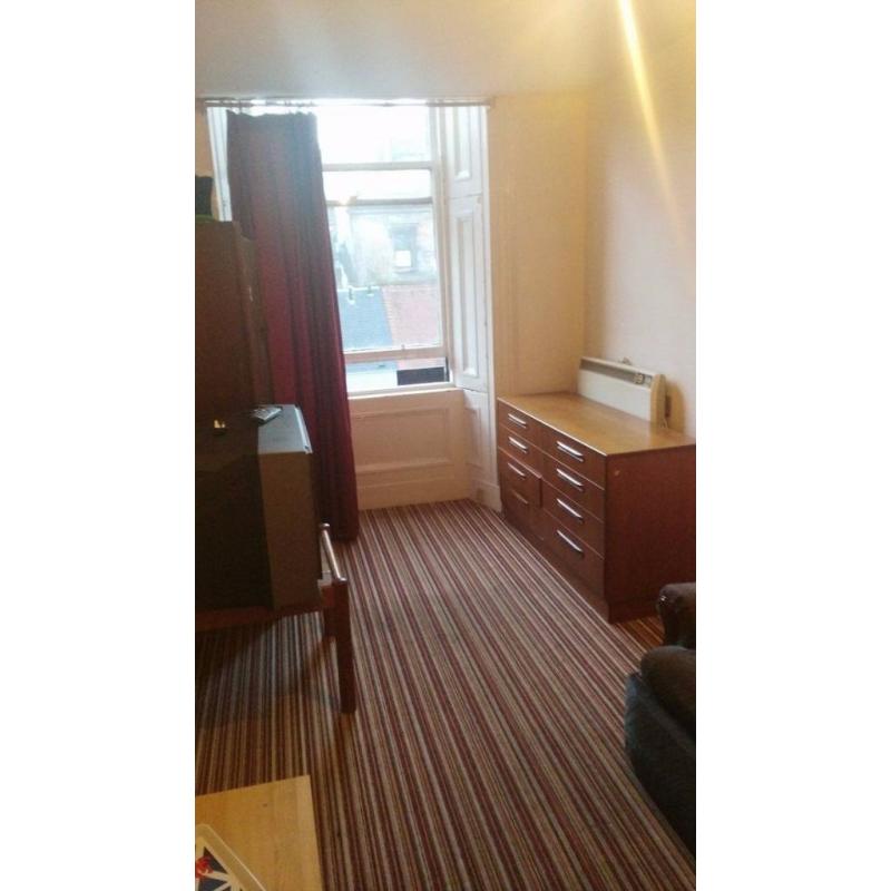 Looking for a flatmate - 2 Bedroom Central flat with a laid-back atmosphere