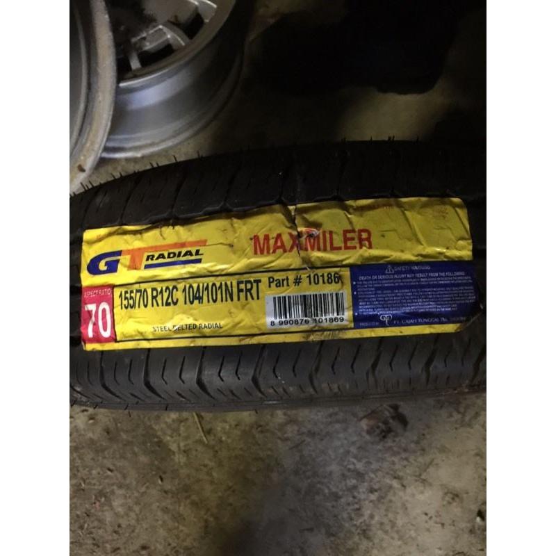 Trailer wheels and tyres