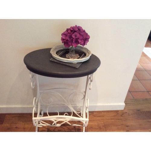 Occasional table / magazine rack