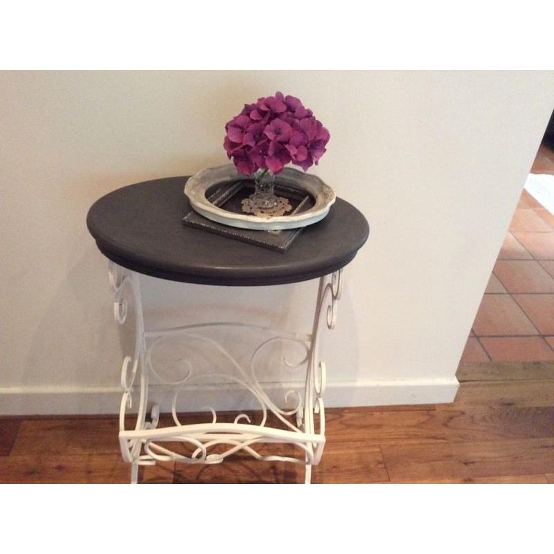 Occasional table / magazine rack