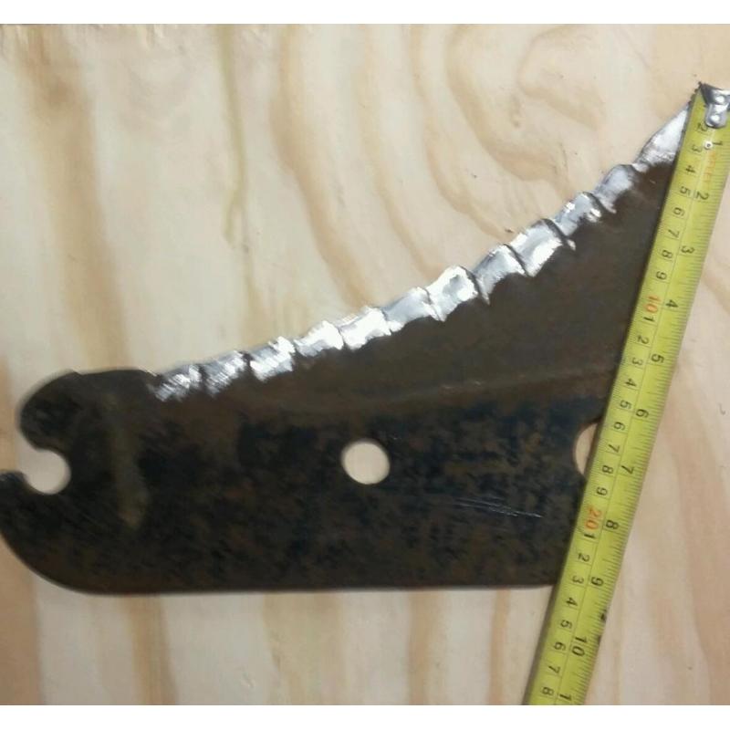 Round baler knives
