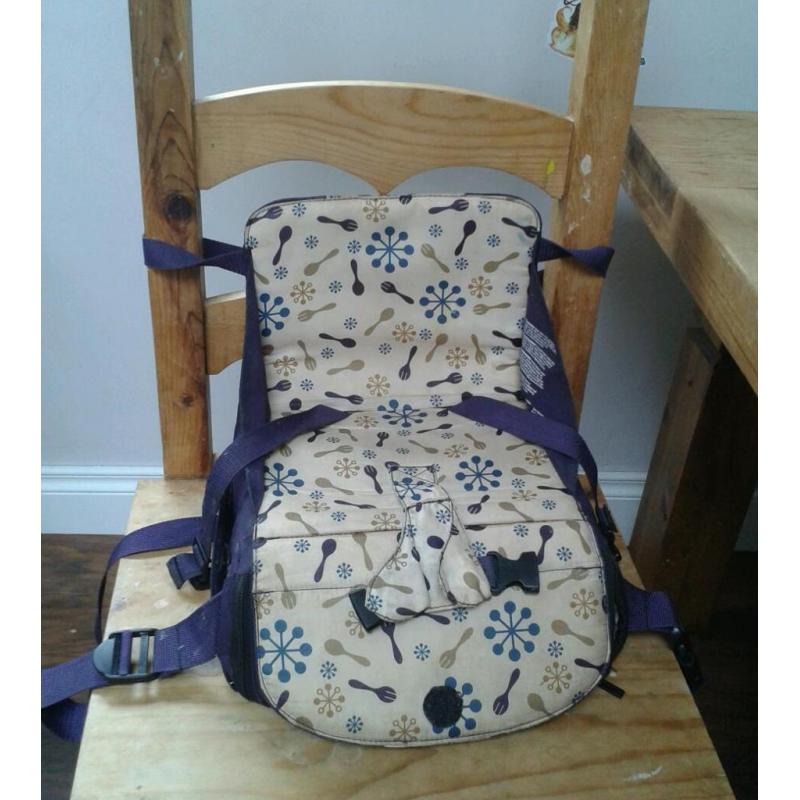 Munchkin Travel booster seat