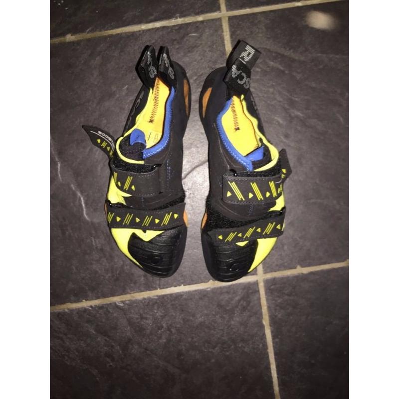 Scarpa Booster S climbing shoes, size 8.5 UK (42.5 EU)