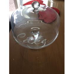 Cake stand with lid