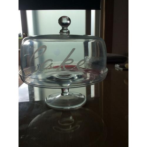Cake stand with lid