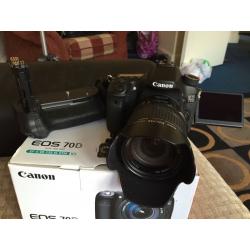 Canon 70D body and battery grip