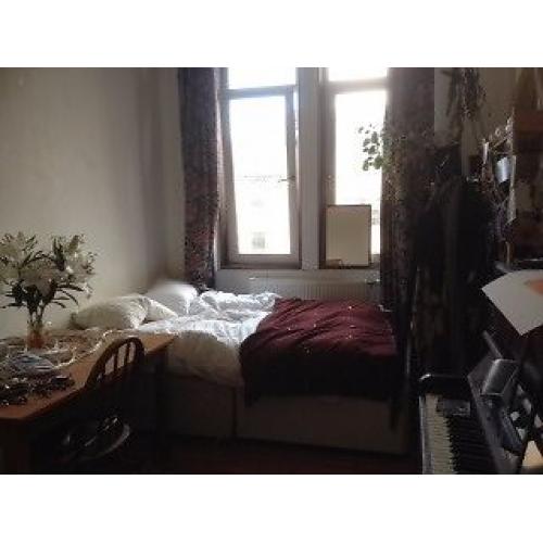 DOUBLE ROOM IN LOVELY WEST END FLAT