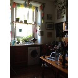 DOUBLE ROOM IN LOVELY WEST END FLAT