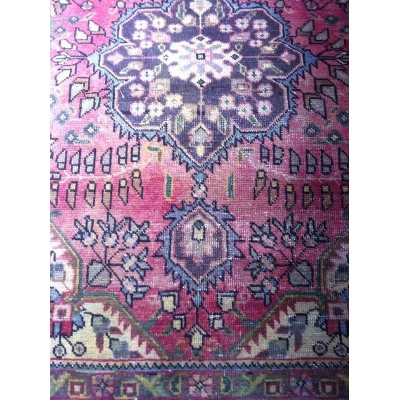 VERY NICE PERSIAN RUG- SEE PICS 146 x 111cm