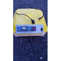 Automatic turning incubator