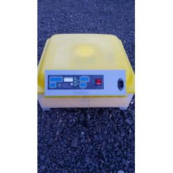 Automatic turning incubator