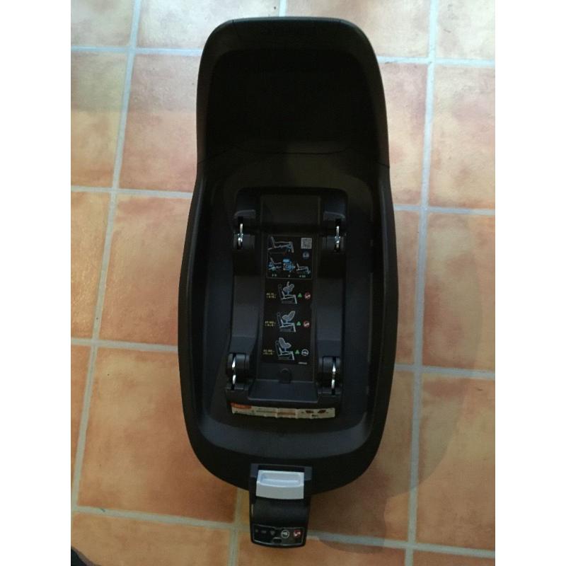 Maxi Cosi 2 way isofix base, barely used & Maxi Cosi Pebble Plus Car Seat