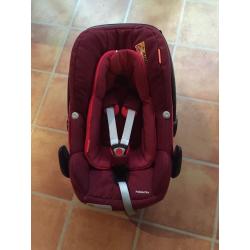Maxi Cosi 2 way isofix base, barely used & Maxi Cosi Pebble Plus Car Seat