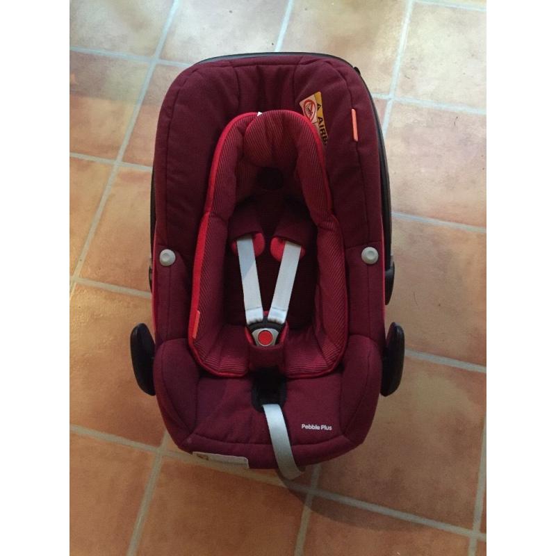 Maxi Cosi 2 way isofix base, barely used & Maxi Cosi Pebble Plus Car Seat