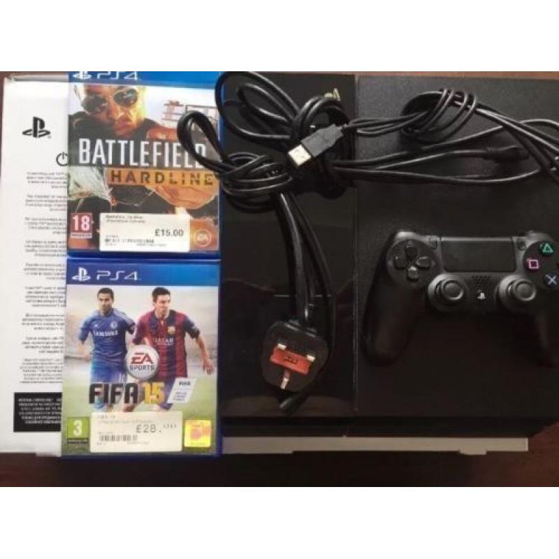PS4 500GB Bundle - 2 controllers + 5 games