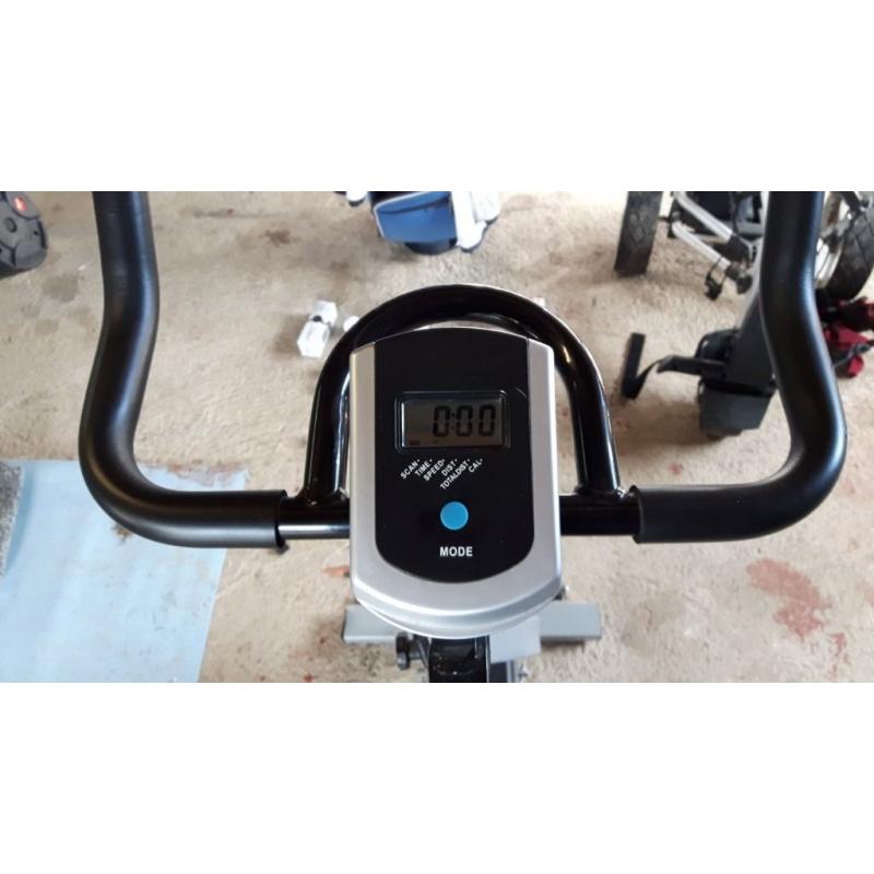 SPINNING BIKE EXERCISE BIKE