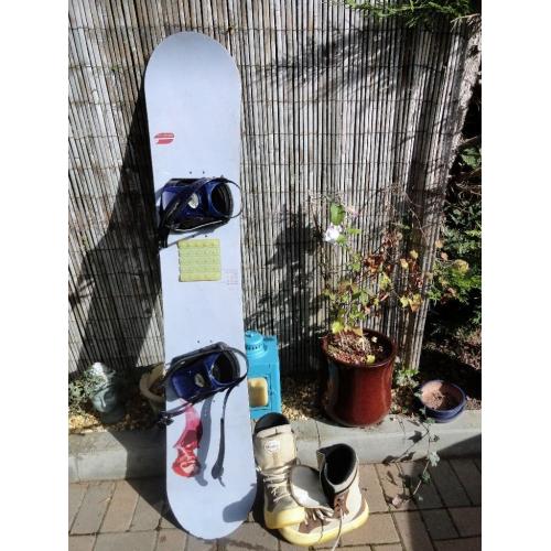 Generics special 60 snowboard with Horton snow boots size UK 11