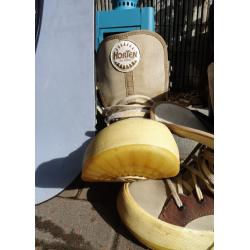 Generics special 60 snowboard with Horton snow boots size UK 11