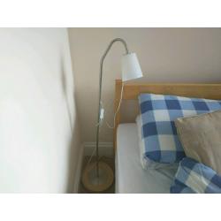 Adjustable floor lamp