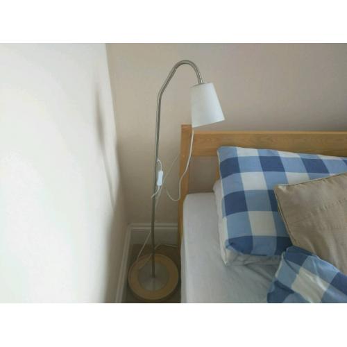 Adjustable floor lamp