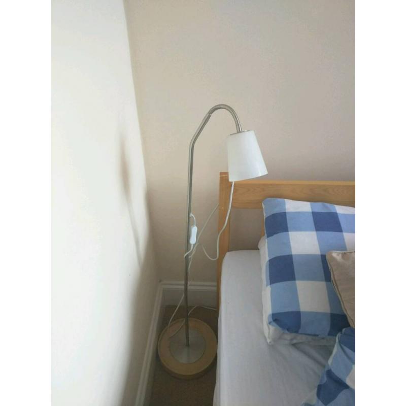 Adjustable floor lamp