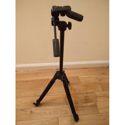 Immaculate condition Velbon PH-250B carbon fiber camera tripod with carry bag