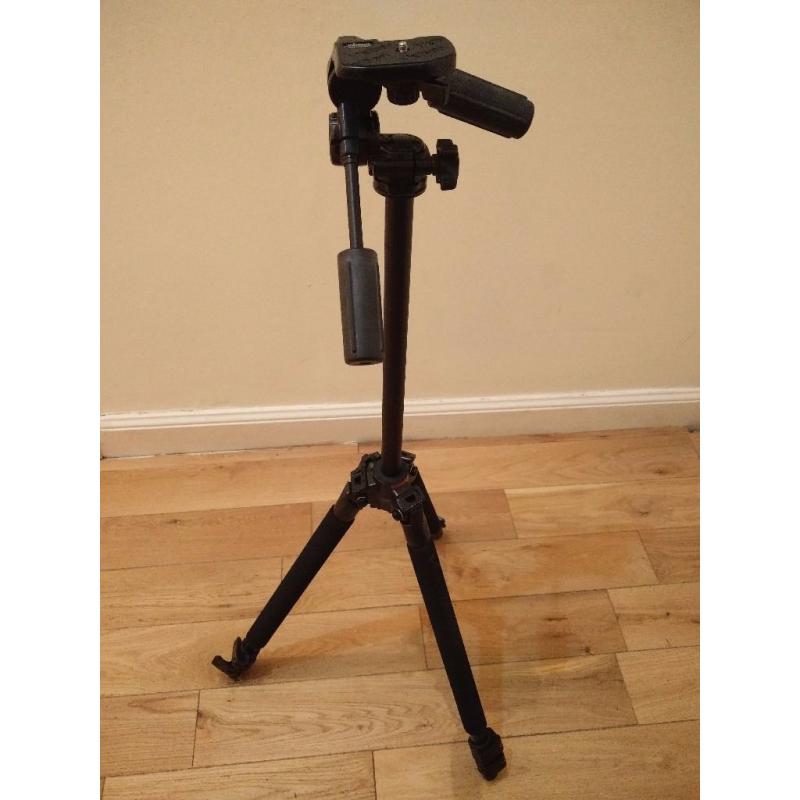 Immaculate condition Velbon PH-250B carbon fiber camera tripod with carry bag