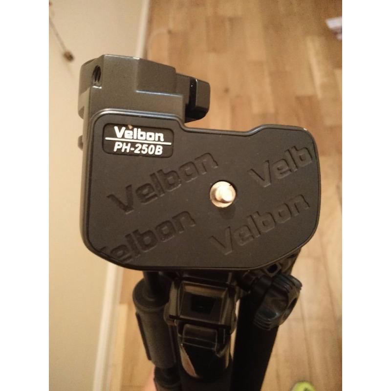 Immaculate condition Velbon PH-250B carbon fiber camera tripod with carry bag