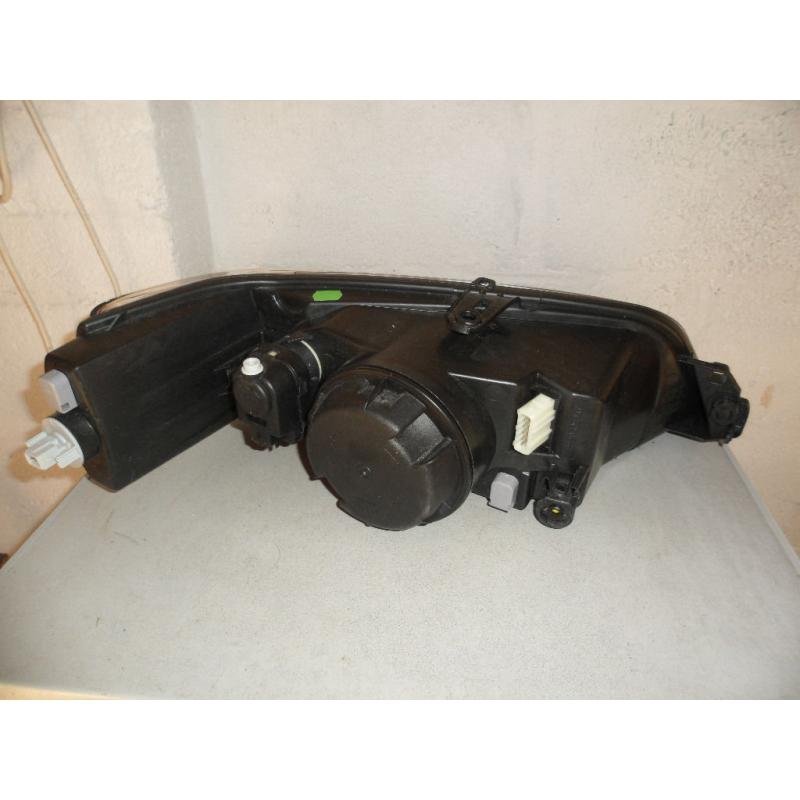 PEUGOT 106 NEARSIDE HEADLIGHT