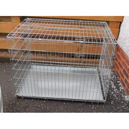 Large dog crate 70x80x100 Hardly used. In very good condition