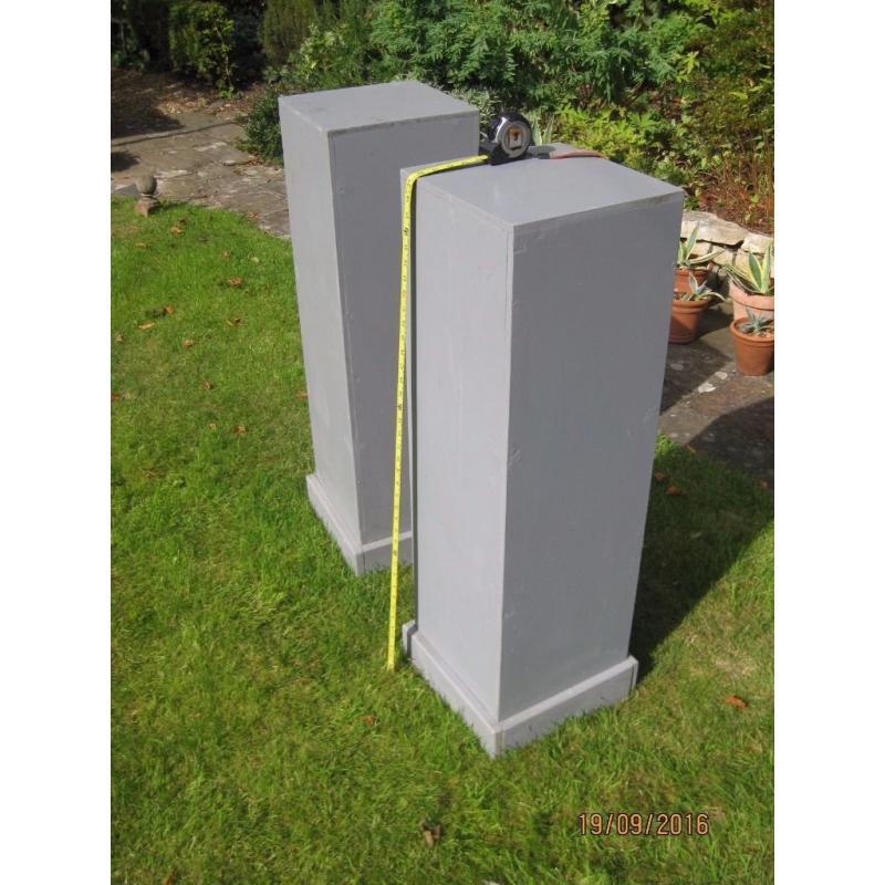 DISPLAY PEDESTALS FOR FLOWERS ETC